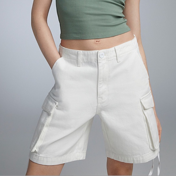 White denim cargo pockets loose short jorts NWT - Picture 1 of 13